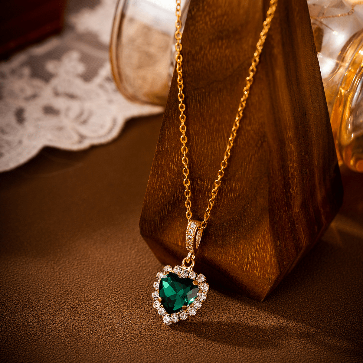 ROSA METÁLICA ETERNA + COLLAR Y ARETES AURORA ENCHAPADO EN ORO 18K