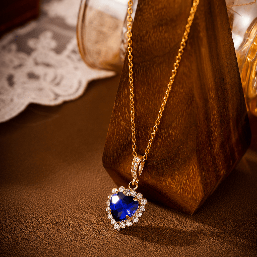 ROSA METÁLICA ETERNA + COLLAR Y ARETES AURORA ENCHAPADO EN ORO 18K